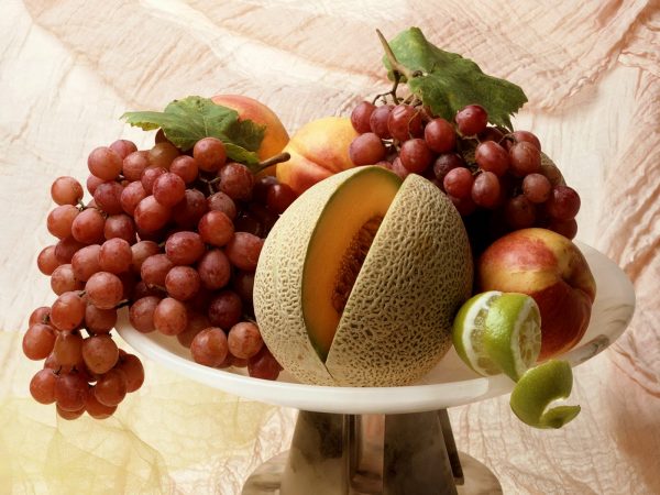Диетолог: "В большом количестве фрукты вредны, да еще кандиду питают"